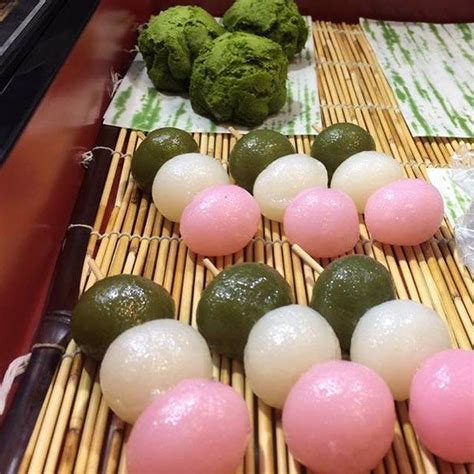 Try Unique Japanese Sweets Made Of Pounded Rice On Our Osaka Market