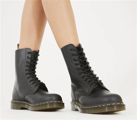 dr martens   eye boot black ankle boots