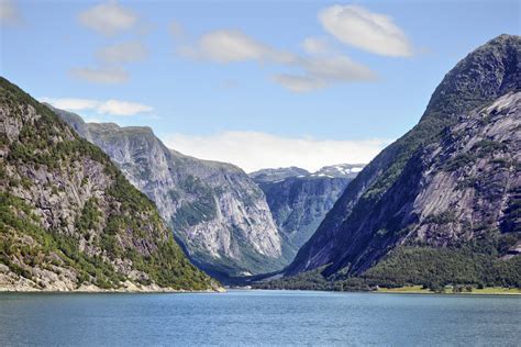 blick  die osafjord im norwegischen hordaland aufnahme  juli