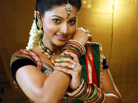 Sneha Hot And Cute Beautiful In Saree Tamil South