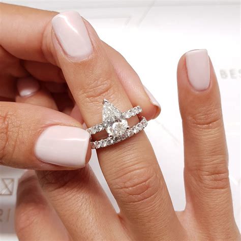 The Hailey Bridal Set 2 5 Carat Diamond Engagement Ring Pear Shaped F