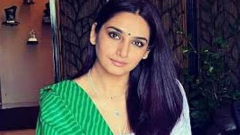 Kannada Actor Ragini Dwivedi’s Residence Raided In Drugs Case Actor