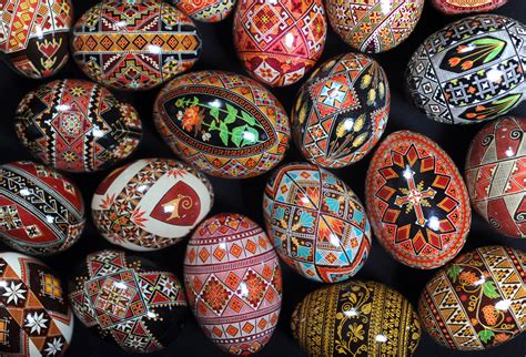 pysanky  art  making ukrainian easter eggs