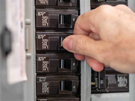 house wiring circuit breaker caret  digital