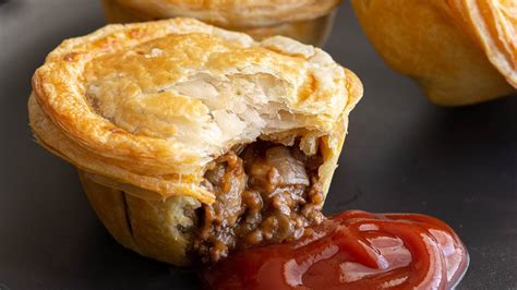 aussie beef party pies mini meat pies easy party food youtube