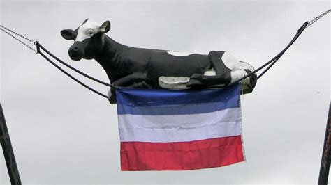 losser wordt wakker met de nederlandse vlag op de kop rtv oost