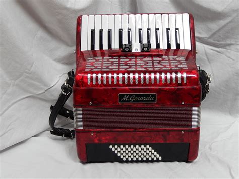 mg jhr  gerarda piano accordion  bass buttons  rows  treble keys  variable