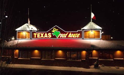 ways texas roadhouse   beating  restaurant recession