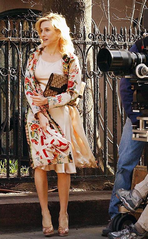 carrie bradshaw s best looks of all time on sex and the city e news