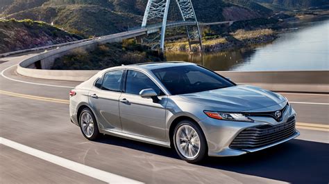 toyota camry xle hybrid overview