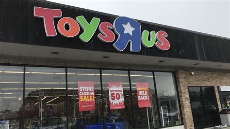 toys   closing  selling    stores