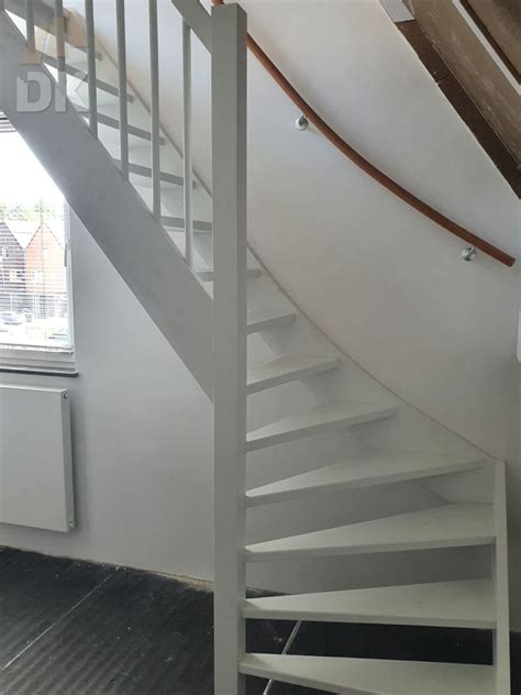 soorten houten trappen trap  beeld witte zoldertrap vuren de kruijf trappen