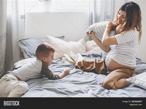 Immagine E Foto A Tema Pregnant Prova Gratuita Bigstock