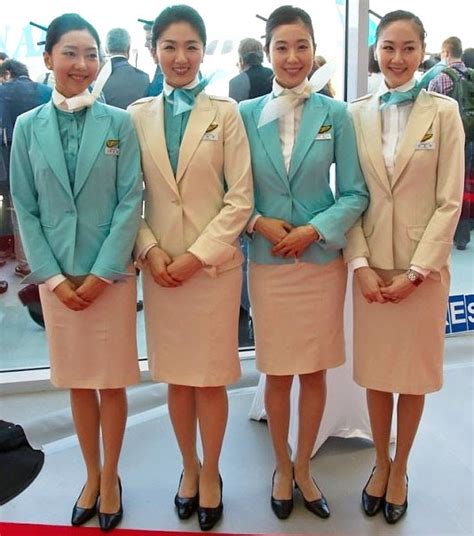 pretty cabin attendant in korean air ~ world stewardess crews