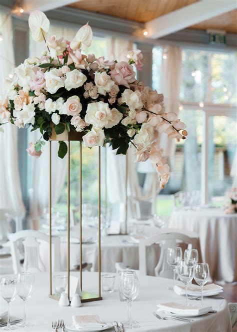 elegant wedding centerpieces gold white flowers candles  design