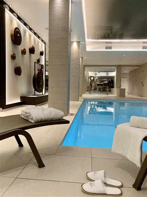 hotel spa  carita hotel avec piscine  lyon  western