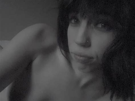 canadian singer songwriter carly rae jepsen topless photos leaked