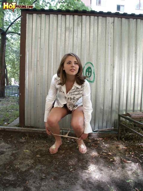 cute girl pissing outdoors pichunter