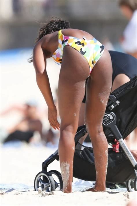 kelly rowland showing her sexy brown ass celebrity porn photo