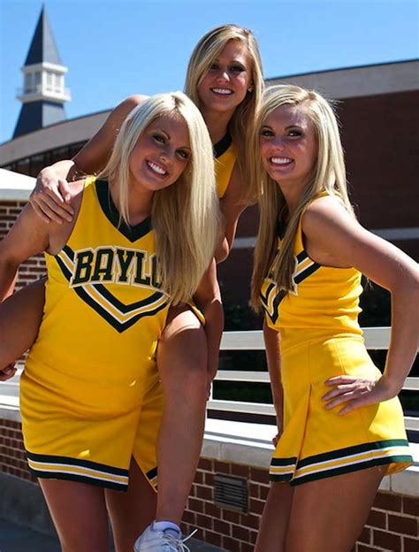 15 hottest college football cheerleading squads of 2011