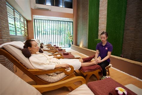 foot massage sakura spa ekamai