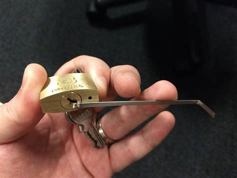 brinks brass padlock lockpicking