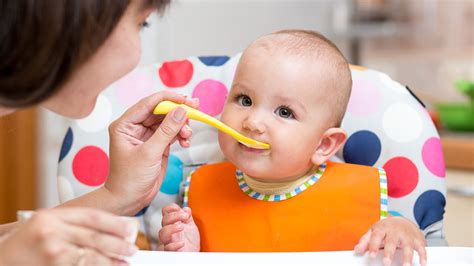 wean  baby expert tips    start   foods