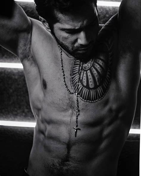 Varun Dhawan Looks Hot As He Flaunts Six Pack Abs See Actor S Stunning
