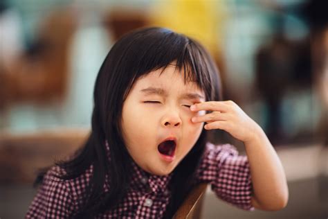 sleep starved kids  dangers  catching   winks wellness
