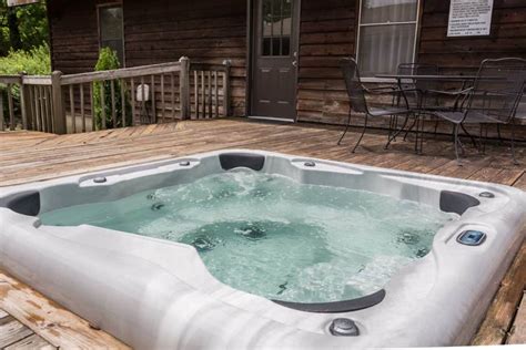 Deer Trail Hot Tub ⋆ Forrest Hills Resort