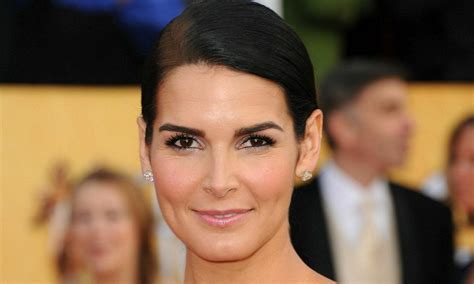 Sag Awards 2011 Angie Harmon Shows Off 2 Tone Hairstyle Daily Mail