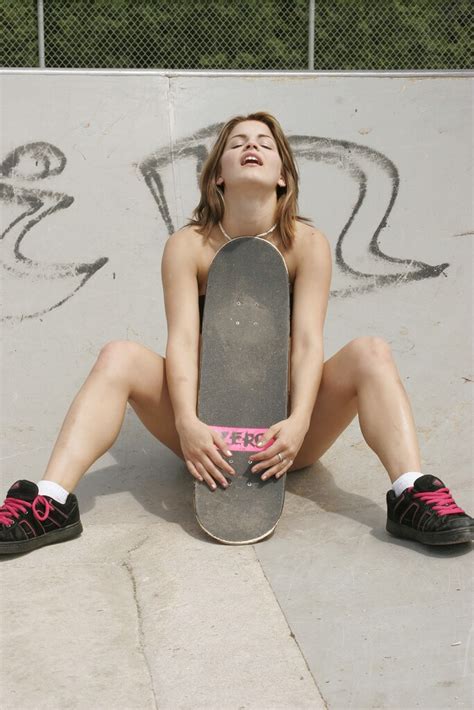 naugthy teen slut undressing at the skate park xbabe