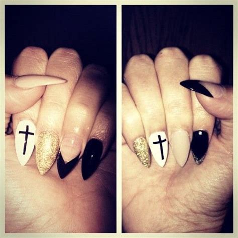 Not A Fan Of Sharp Long Nails But I Love The Art On The