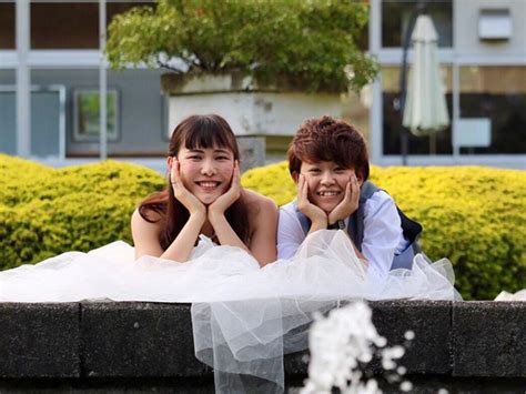 college couple to take wedding photos in 26 countries for marriage
