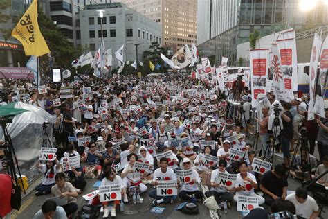 thousands of south koreans protest japanese trade curbs