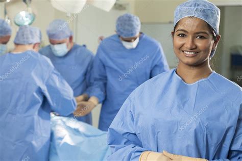 aziatische vrouw arts verpleegster theater en chirurgisch team — stockfoto © spotmatikphoto