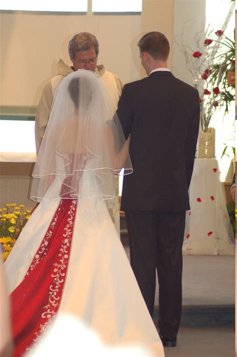 filewhite  red wedding dressjpg