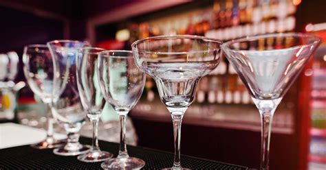 ultimate cocktail glass guide     type  glass thrillist