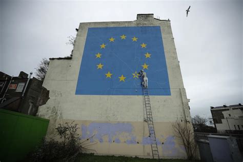banksy aeussert sich zu ueberstrichenem mural  dover