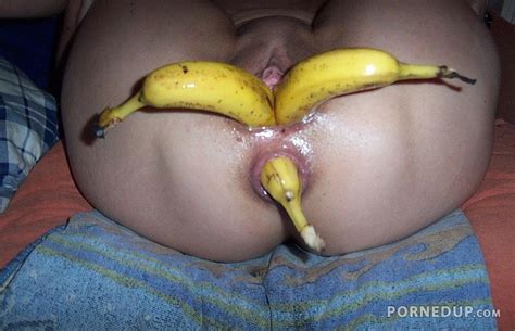 three bananas in her pussy and asshole porned up