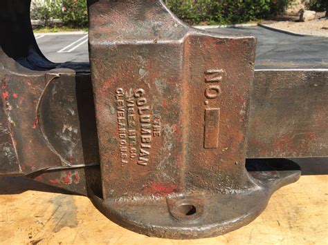columbian vise      jaws  weighs  lbs metal working vises bench vise