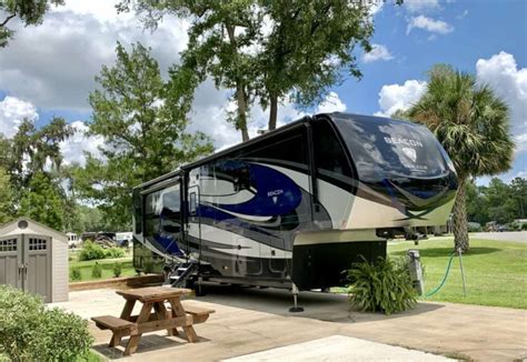 luxury  wheel campers  bring luxury