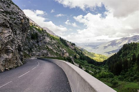 staying safe  driving  mountain roads