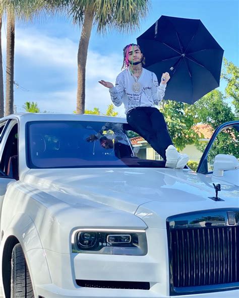 rapper lil pump shows     rolls royce truck   stunning