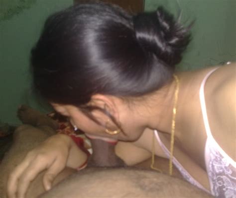 Horny Indian Milf Aunty Showing Hot Ass N Boobs Giving