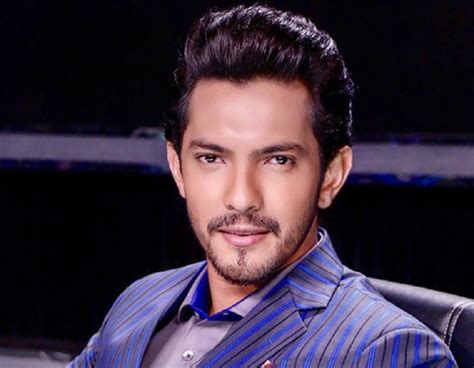 aditya narayan issues apology  involvement  road accident singer