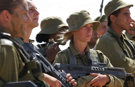 warhistory female soldiers of israel defense forces s karakal combat unit