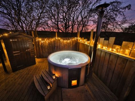 romantic cabin with private hot tub in the staffordshire moorlands
