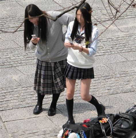 街中のスマホ女子のエロ画像 part2 お宝エログ幕府