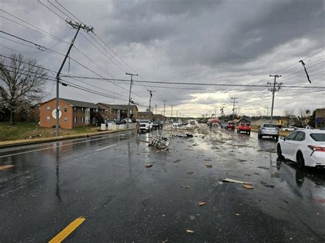 clarksville tennessee tornado  dead  injured curfew  place